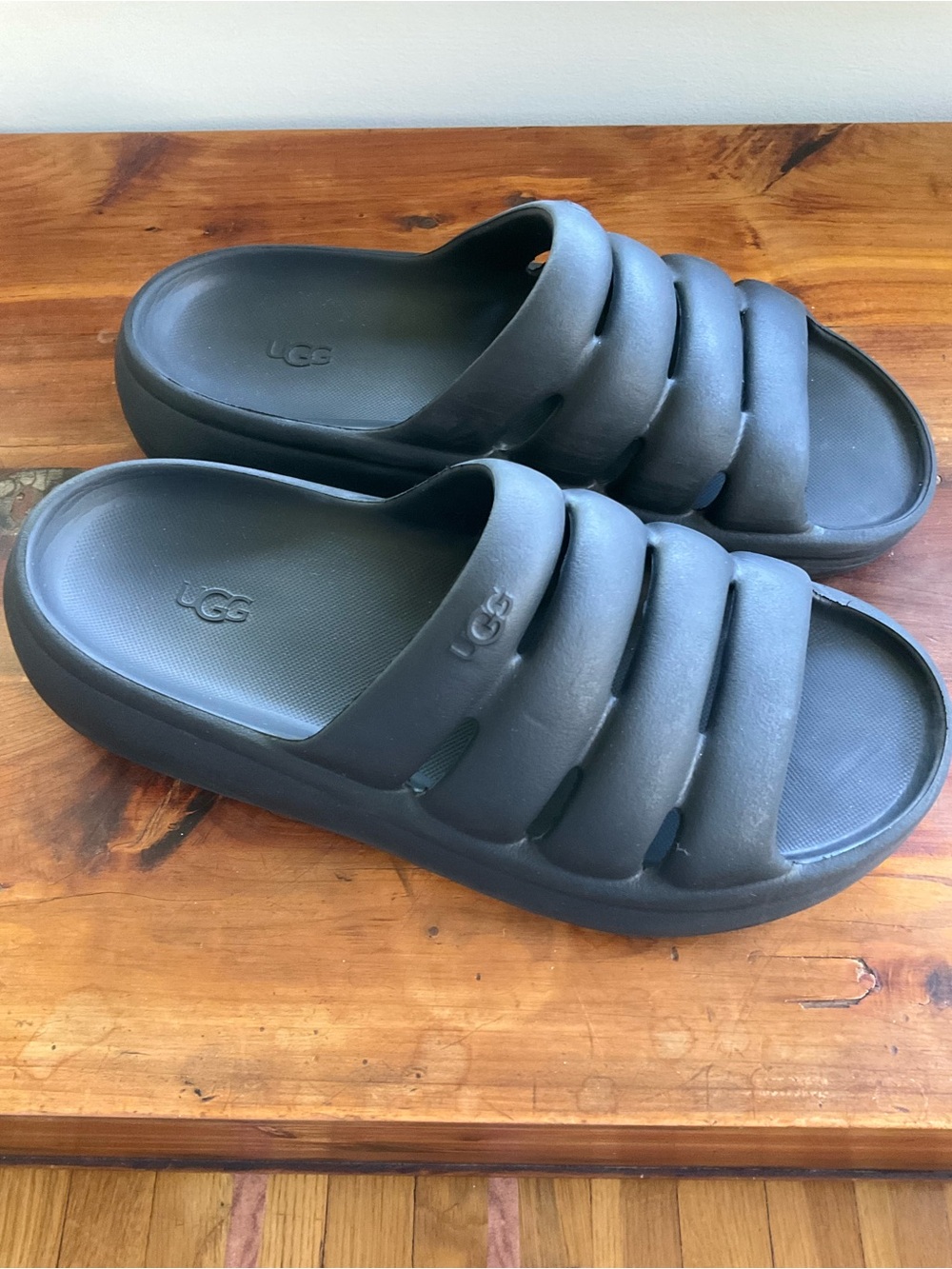 UGG Women’s Black Sport Yeah Slides, Sz 8